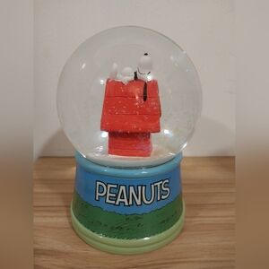 Peanuts Snowglobe